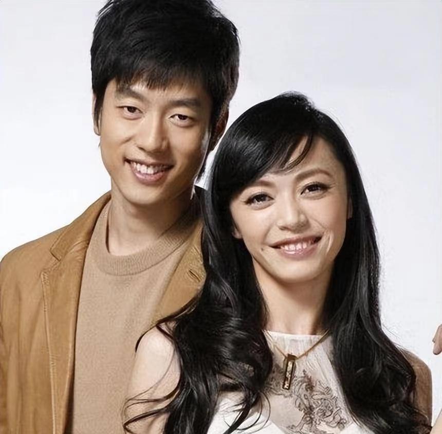 原来姚晨出演《潜伏》里的翠萍是前夫凌潇肃强烈建议她演的。看完剧本后这角色她没