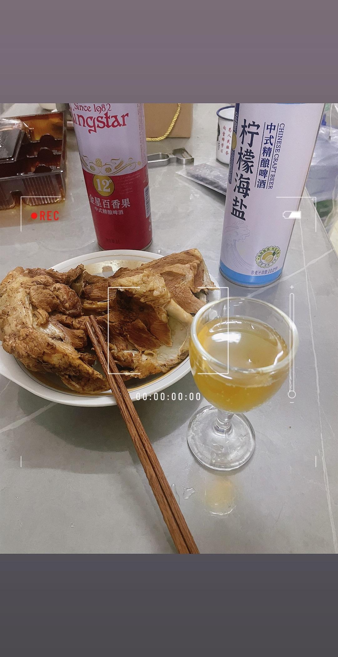 小酒一喝，倒头就睡……