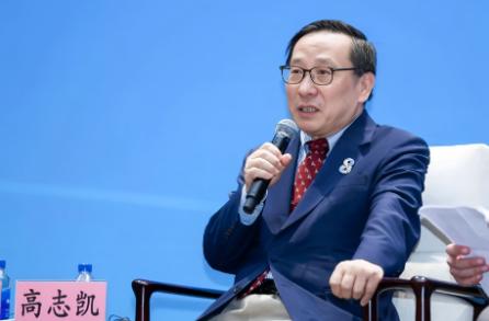 谁能想到，以往名不见经传的“国家移民管理局”，竟因为一句“应改回出入境管理局”的