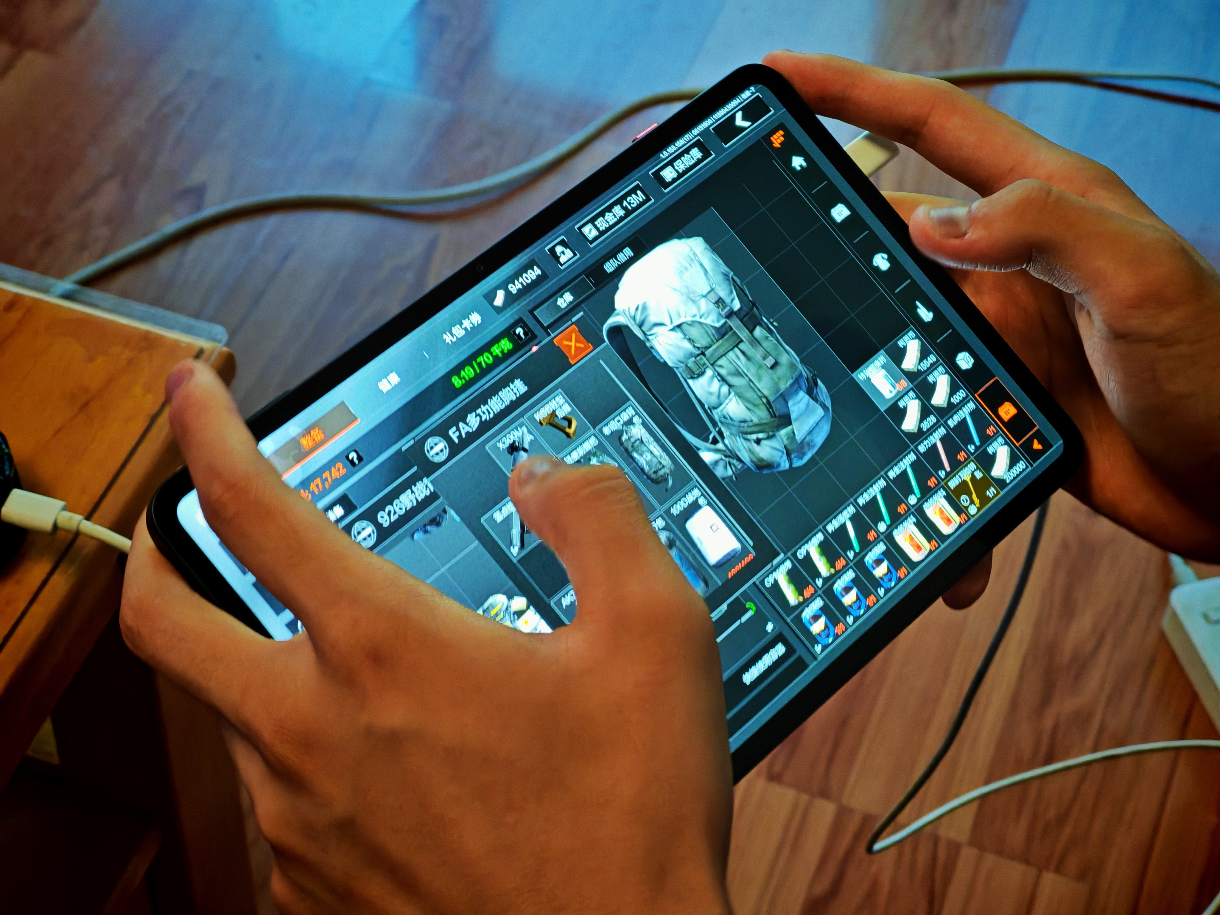 想要荣耀电竞小平板的，大家可以给寄刀片了，小平板品类的负责人就是用哥别说我没告诉