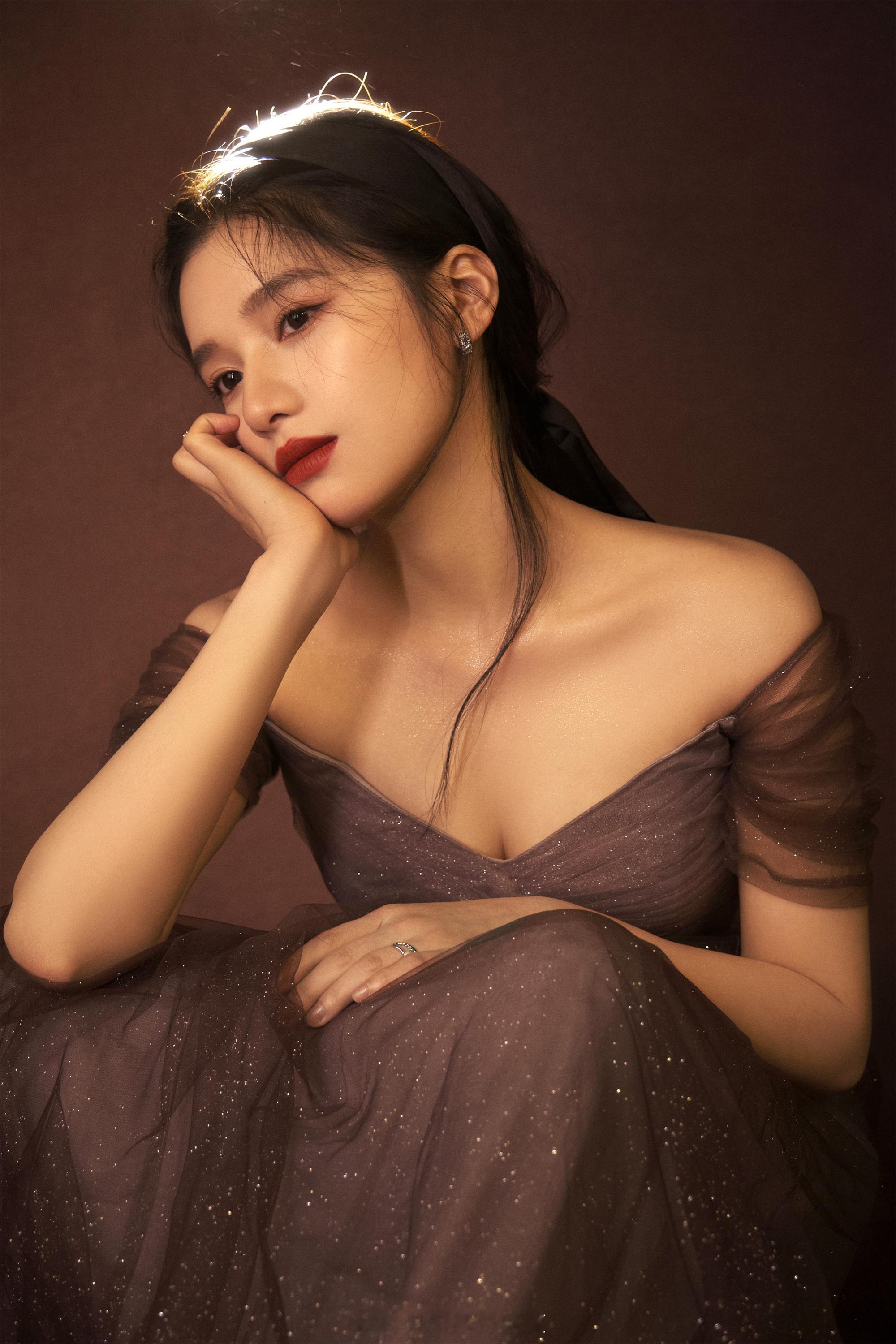 张婧仪星光玫瑰纱裙​​​