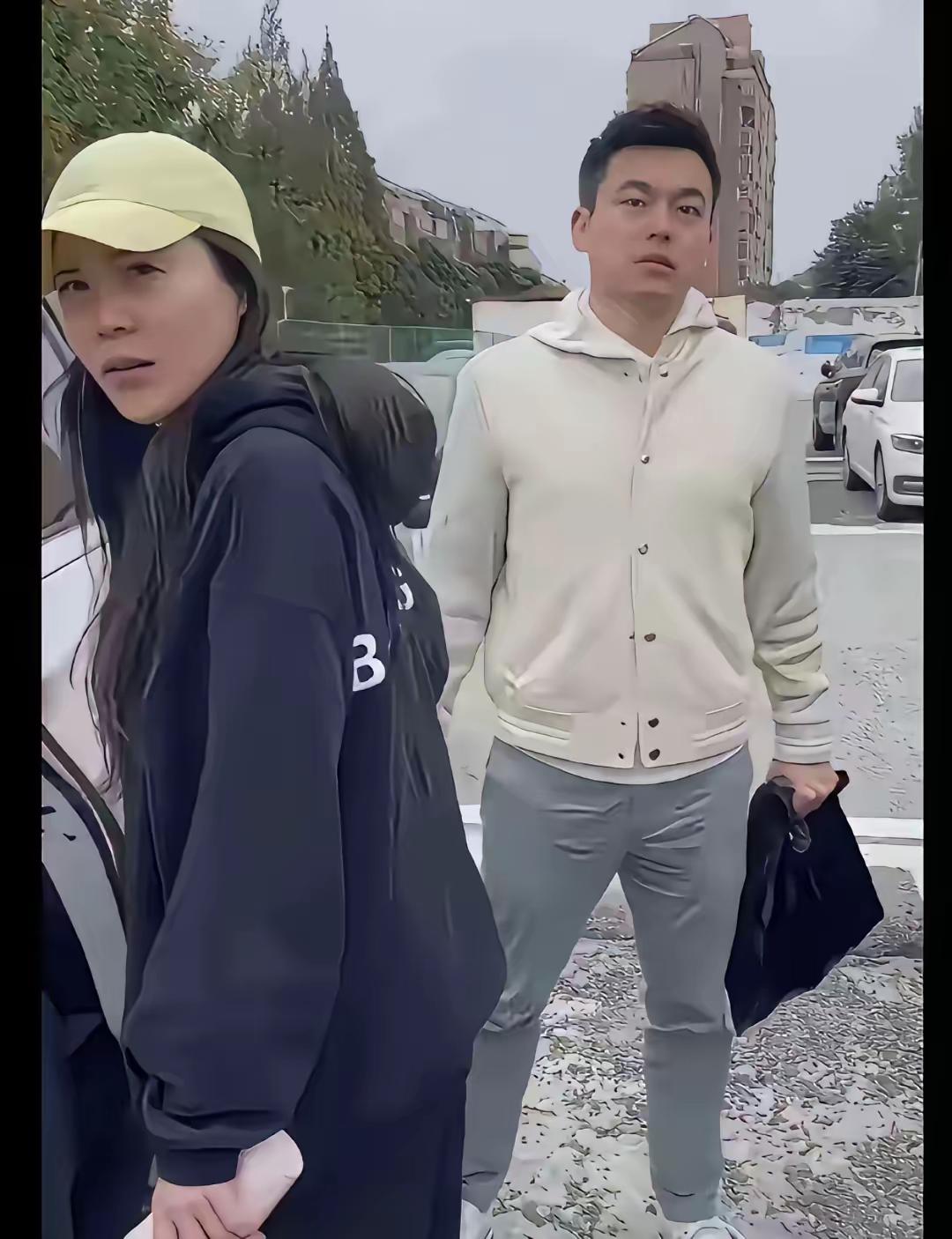 原配头胎生了女儿，不肯拼二胎生儿子，就找小三生。这种事儿挺多的。这几天的许晟