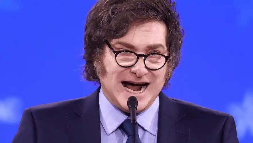 阿根廷总统府通讯高官卡雷拉，刚因为一句涉中尼边境自然灾害的错误言论，被中国使馆直