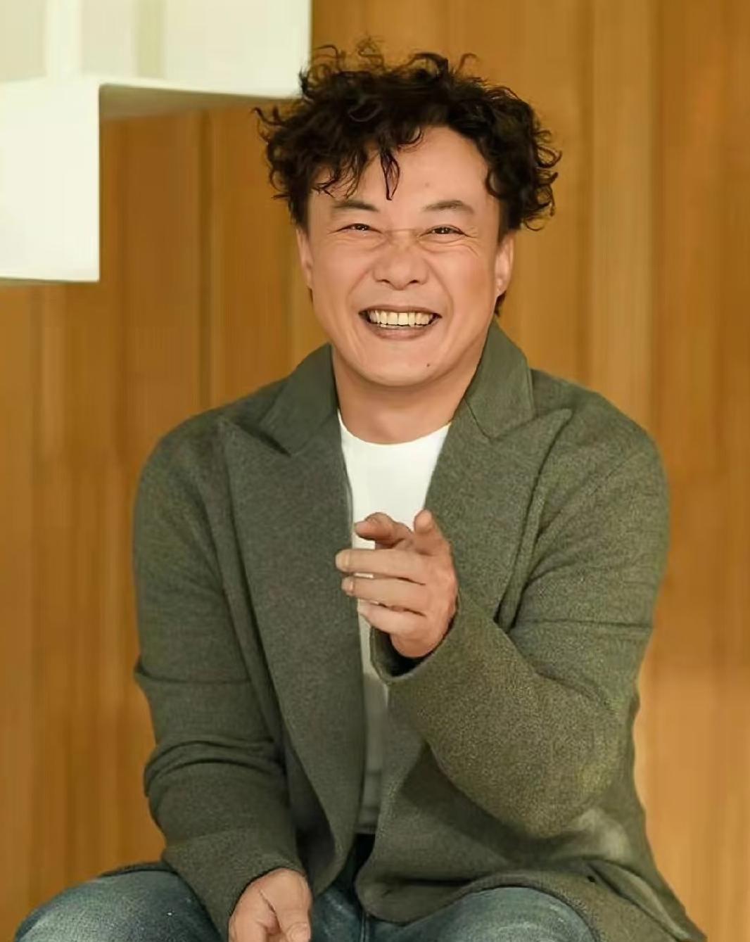 陈奕迅及工作室迟迟不出来辟谣生死情况我猜测有四点原因：第一点，用来压其它事件