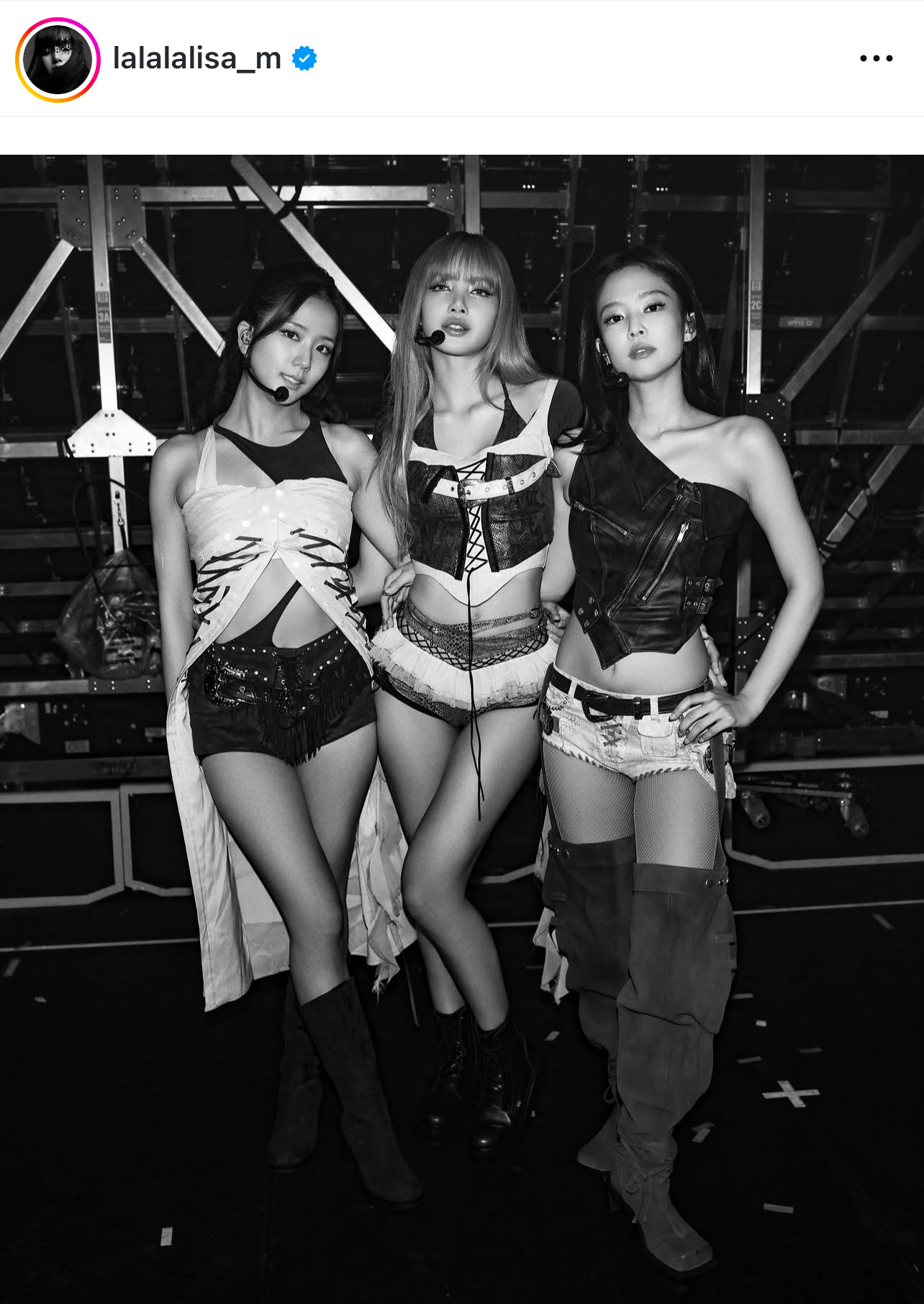 看看，这完颜团，BLACKPINK​​​妮妮，comon~​​​