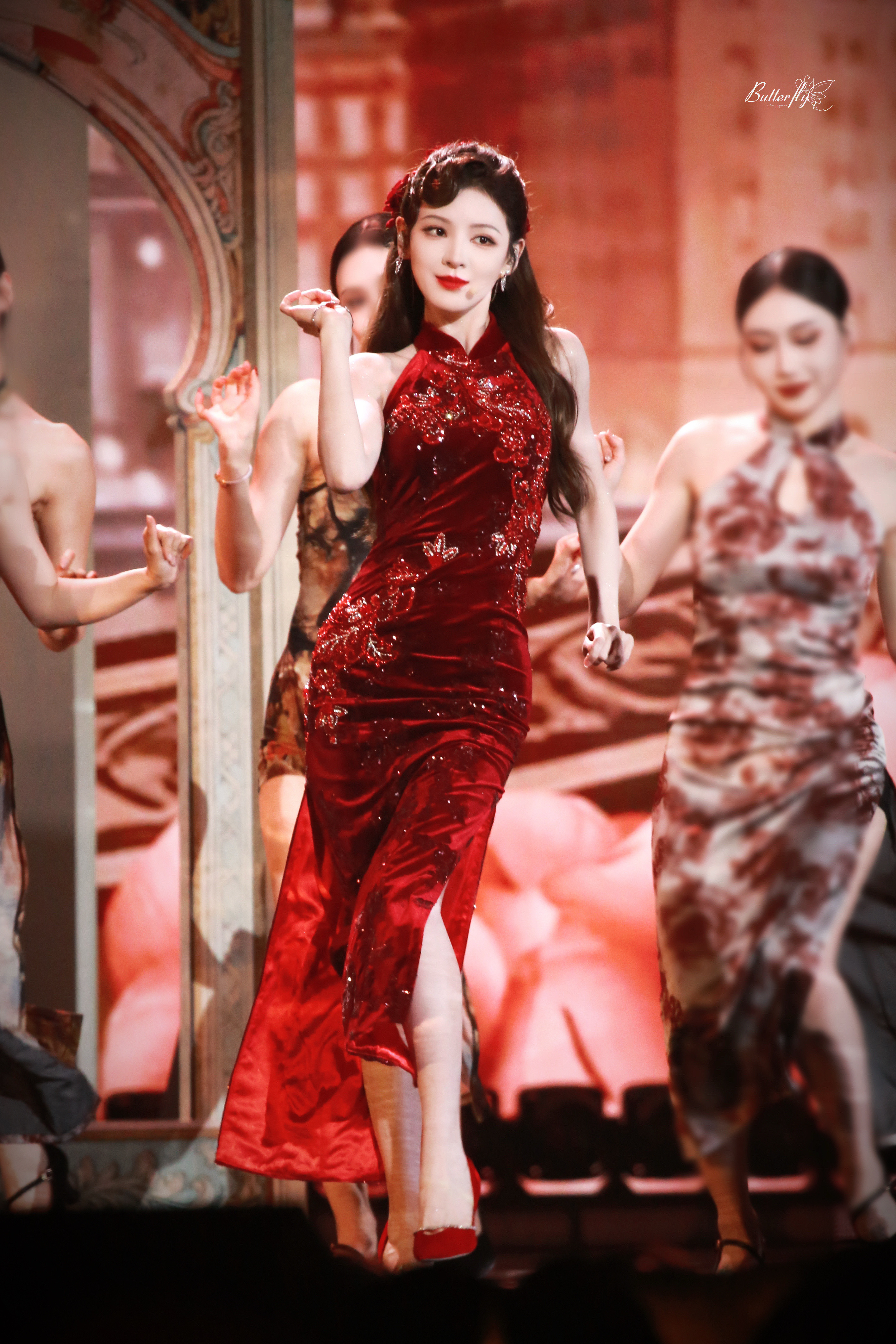 张予曦好一朵婀娜多姿的红玫瑰张予曦华彩传承晚会饭拍📷