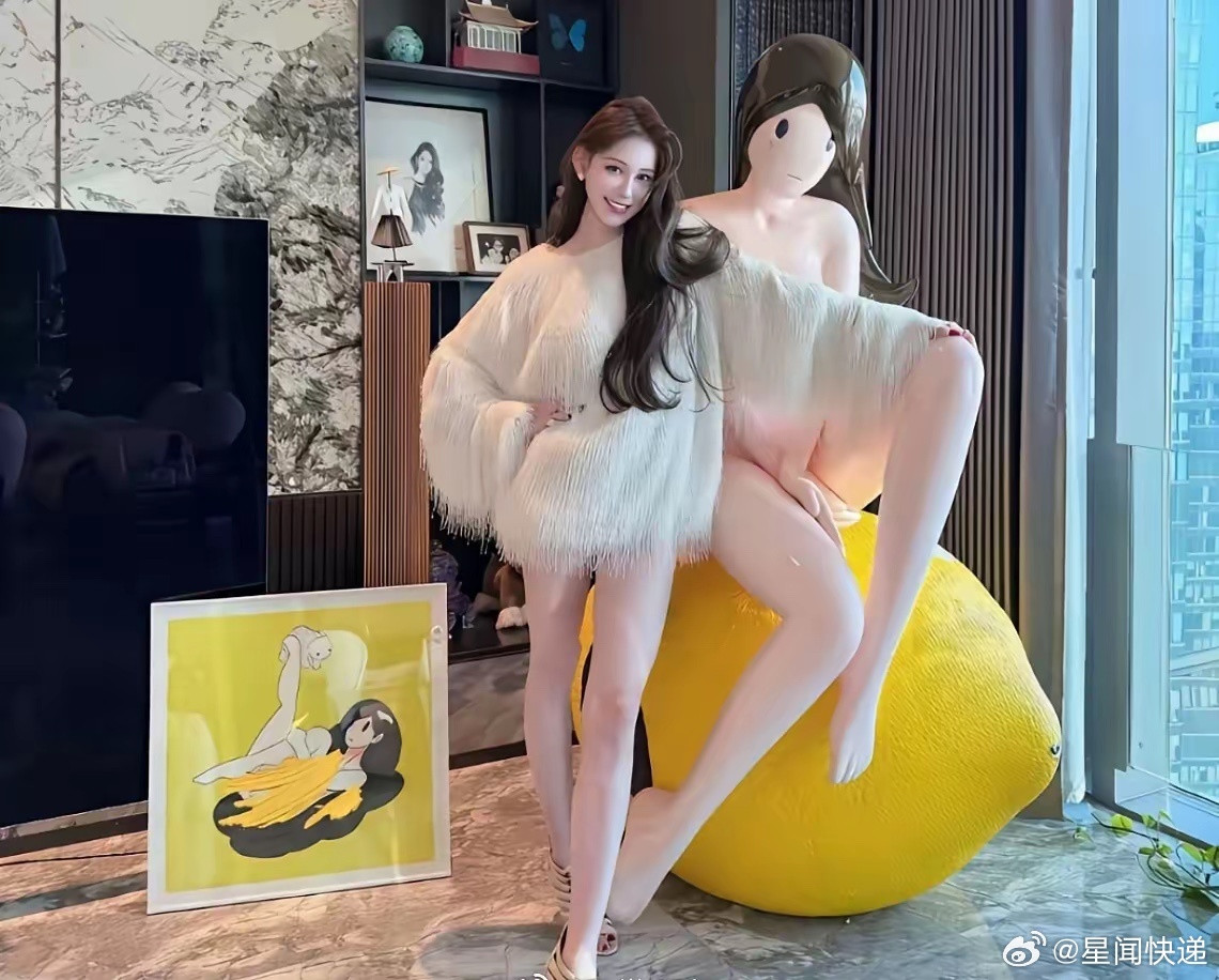 这位是叶珂，之前是网红，也是黄晓明的前女友～