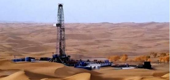 沙漠下面几乎全是石油，中国石油对外依存度72.2%。可是光塔克拉玛干沙漠之下，探