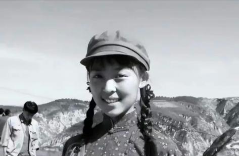 1969年，知青张梅香被公社副主任黄书良叫到办公室。从身后抱住了张梅香，嘴里念叨