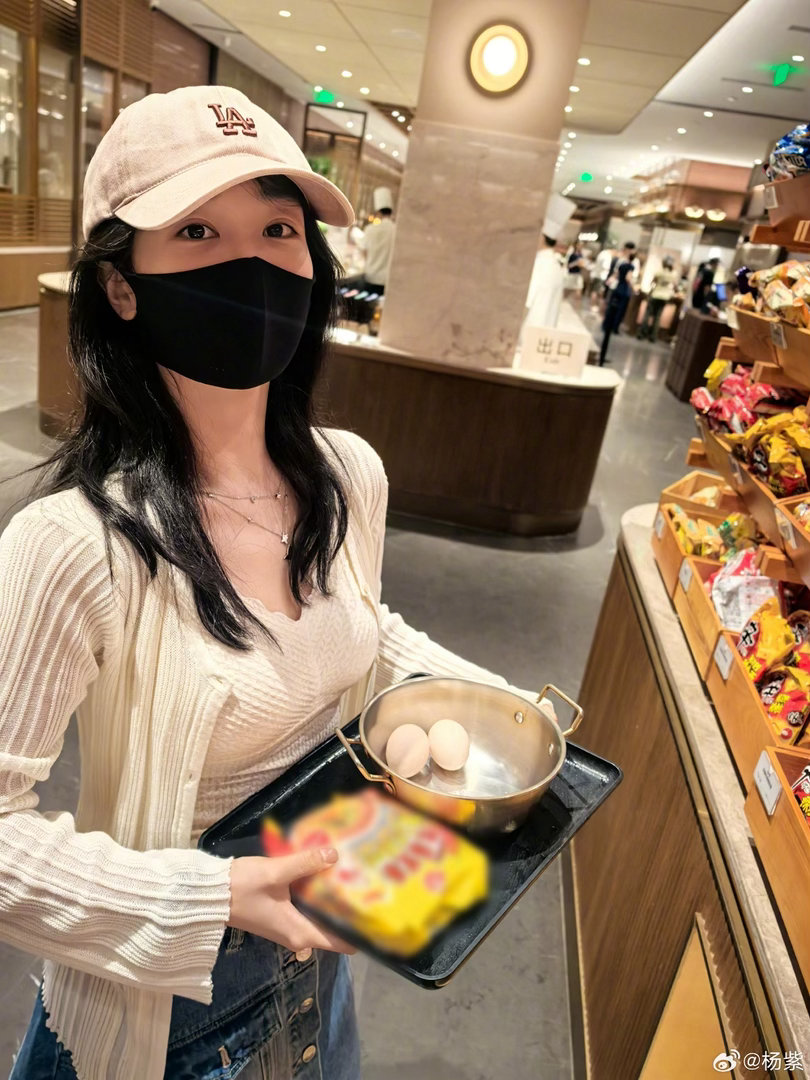 啊啊啊我说怎么这么熟悉呢原来是阿那亚，时间倒流两个月我要去偶遇[哭哭]下一次一定要把紫吃的这几家全部