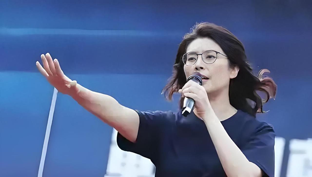 矛盾升级！罗智强下场，和郑丽文一起“围攻”郝龙斌，信号不一般蓝营最近的党内选
