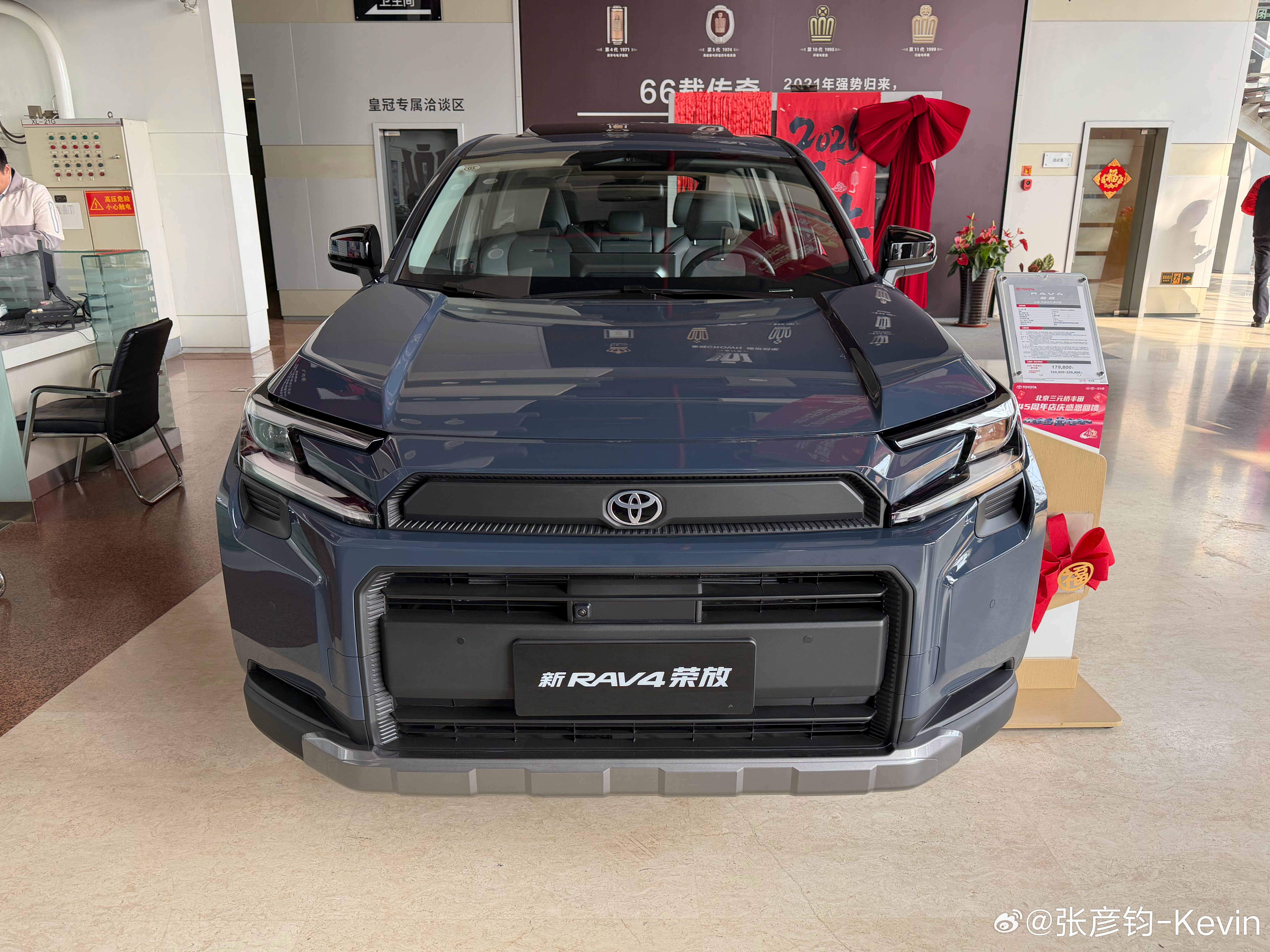 丰田新一代RAV4，聊聊：这代车最大变化，是比老款驾驶座姿更舒适、更像轿车了，转