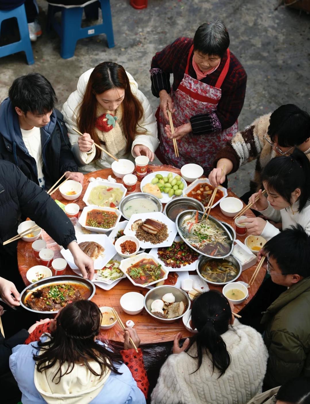 父亲走后第三年，我把妈妈接到了身边，可那些曾经踏破门槛的亲戚，突然就集体“失忆”