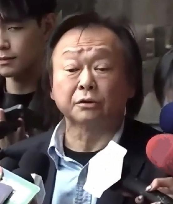 民进党立委王世坚今天受访时表示，郑丽文说她当选国民党主席候选人，民进党只送了一个