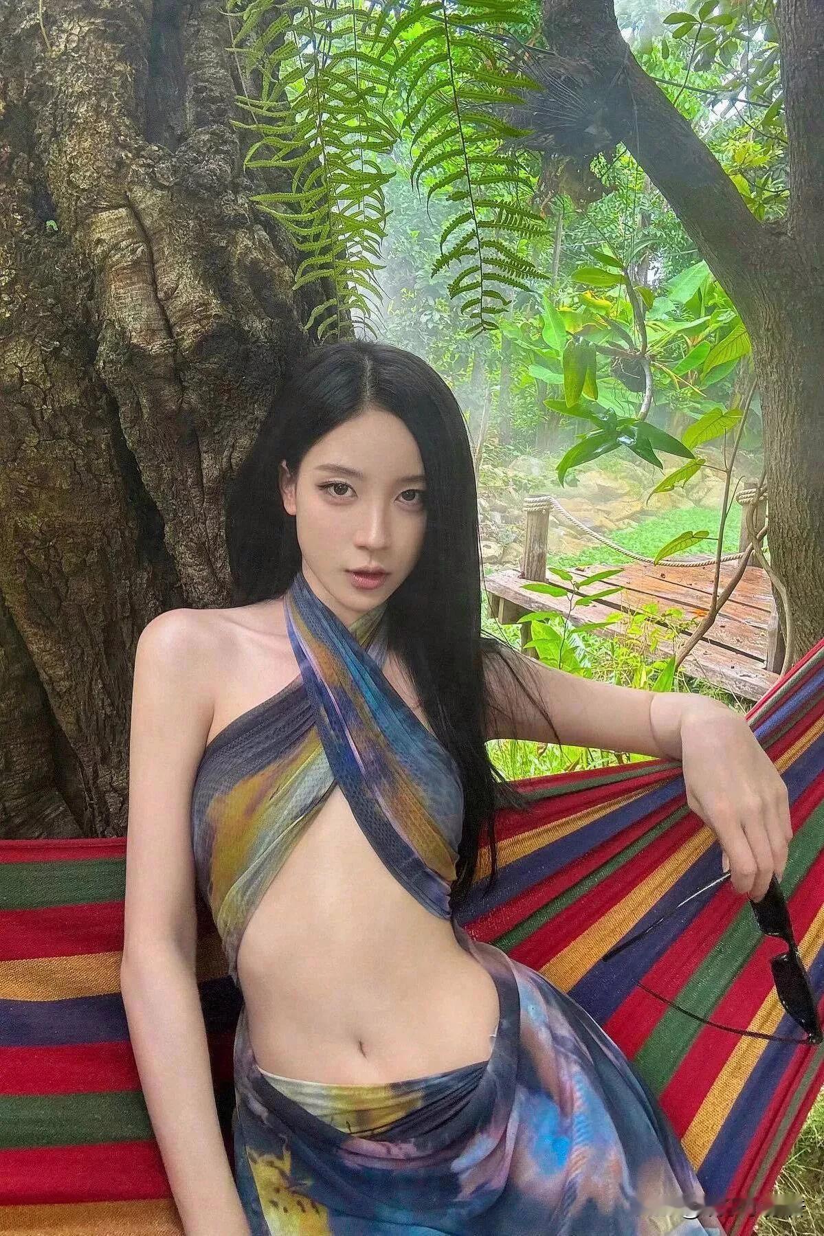 沙滩裙美女，超个性印花