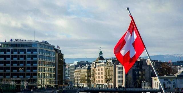 历史开了个玩笑，先倒下的不是委内瑞拉，而是百年中立的瑞士？进入21世纪，外