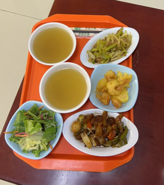 有个同事，是科室负责人，上班的时候没来，科室里的成员还以为他跟领导请过假了。