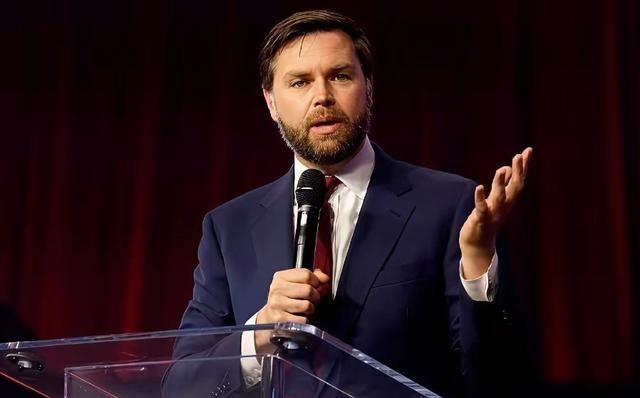 万斯：“中国围台军演恐吓台湾，与俄罗斯在白俄罗斯部署榛树导弹、轰炸基辅恐吓欧洲如