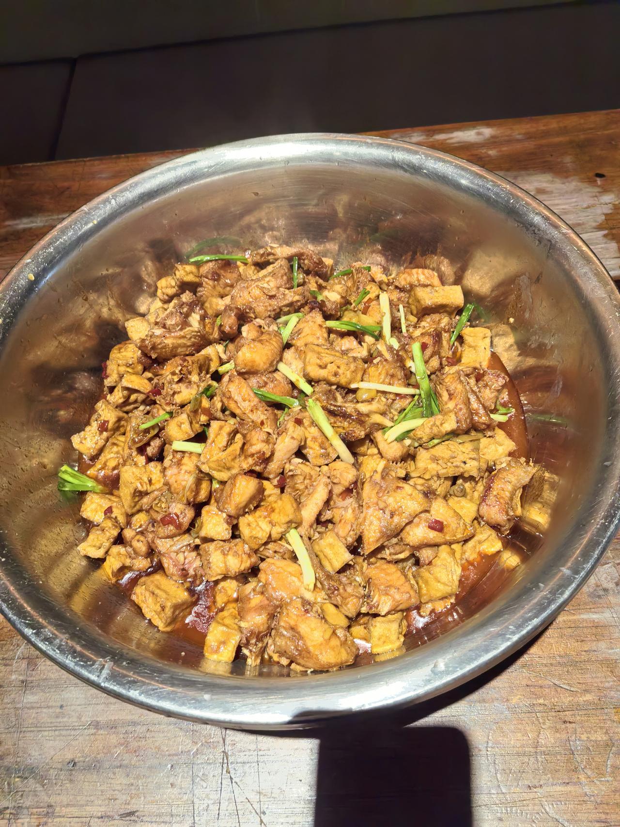 都说厨师下班后就不想做饭了，但我们对吃的讲究可一点没少。结束一天忙碌，后厨师傅们