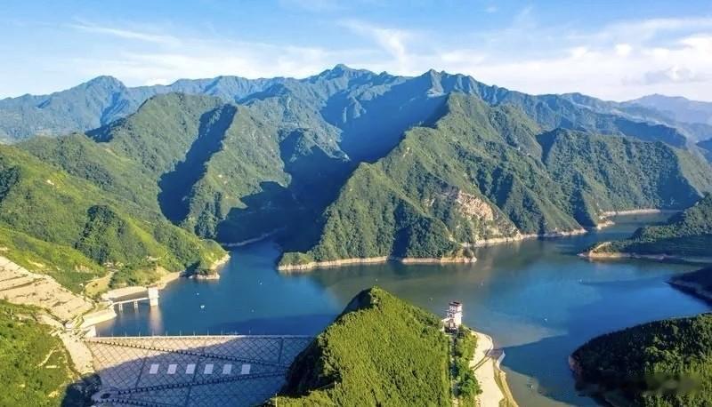 黑河水库位于陕西省周至县境内黑峪口上游1.5公里处，是西安市最大的地表水饮用水之