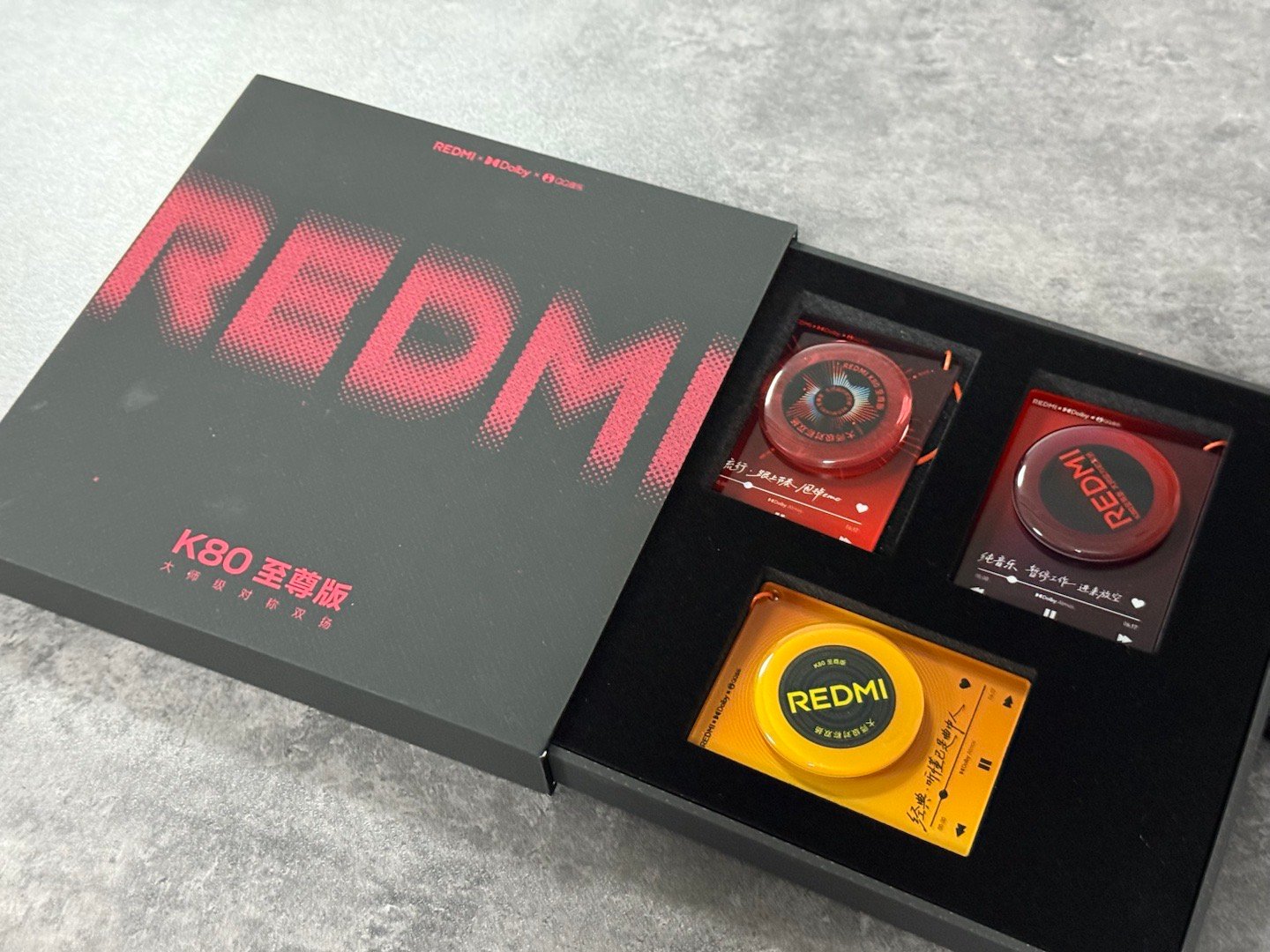 REDMIK80至尊版的扬声器有东西，同轴对称双扬，10年前的我拿到了肯定会煲