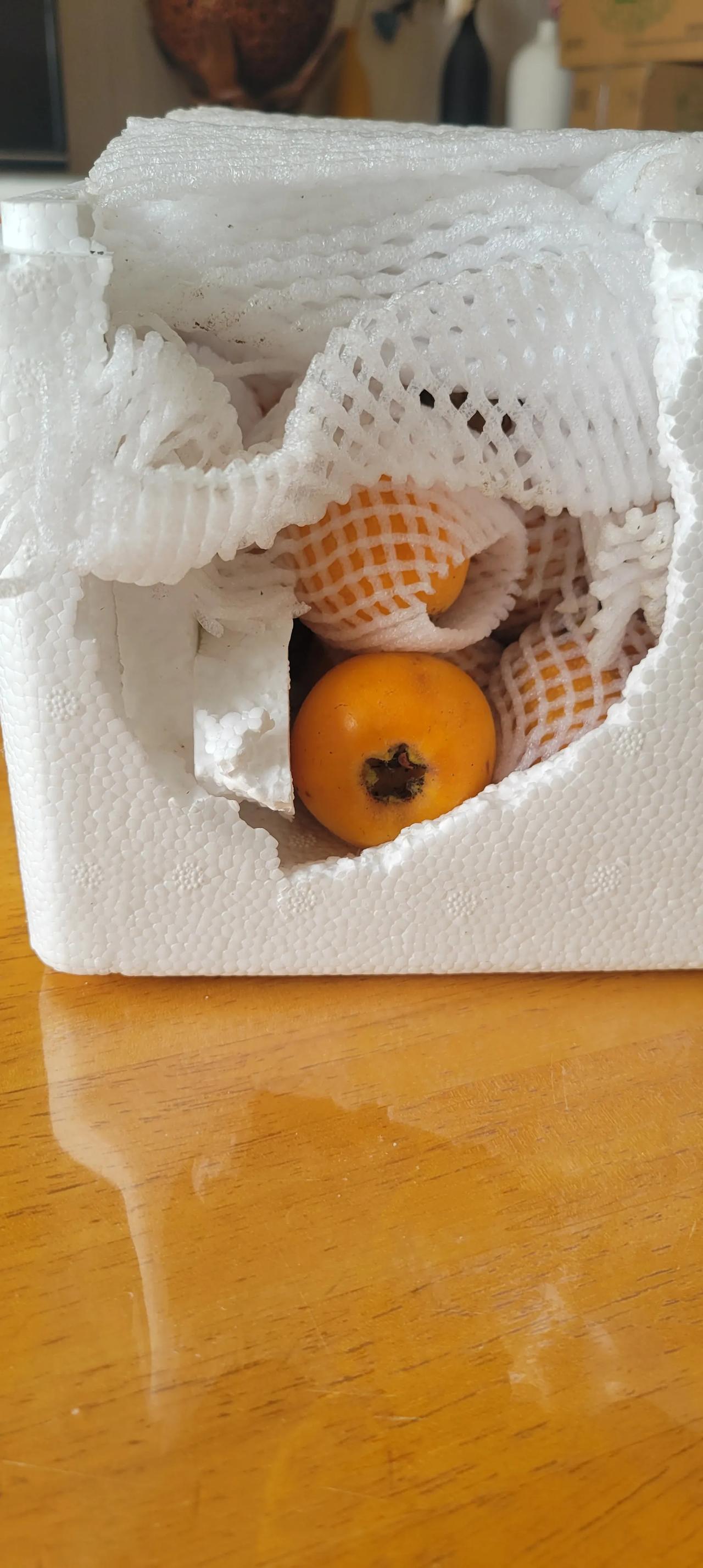麻烦顺风快递的搬运人员下手轻点！顺风快递速度在各种快递中速度最快，这是事实。但