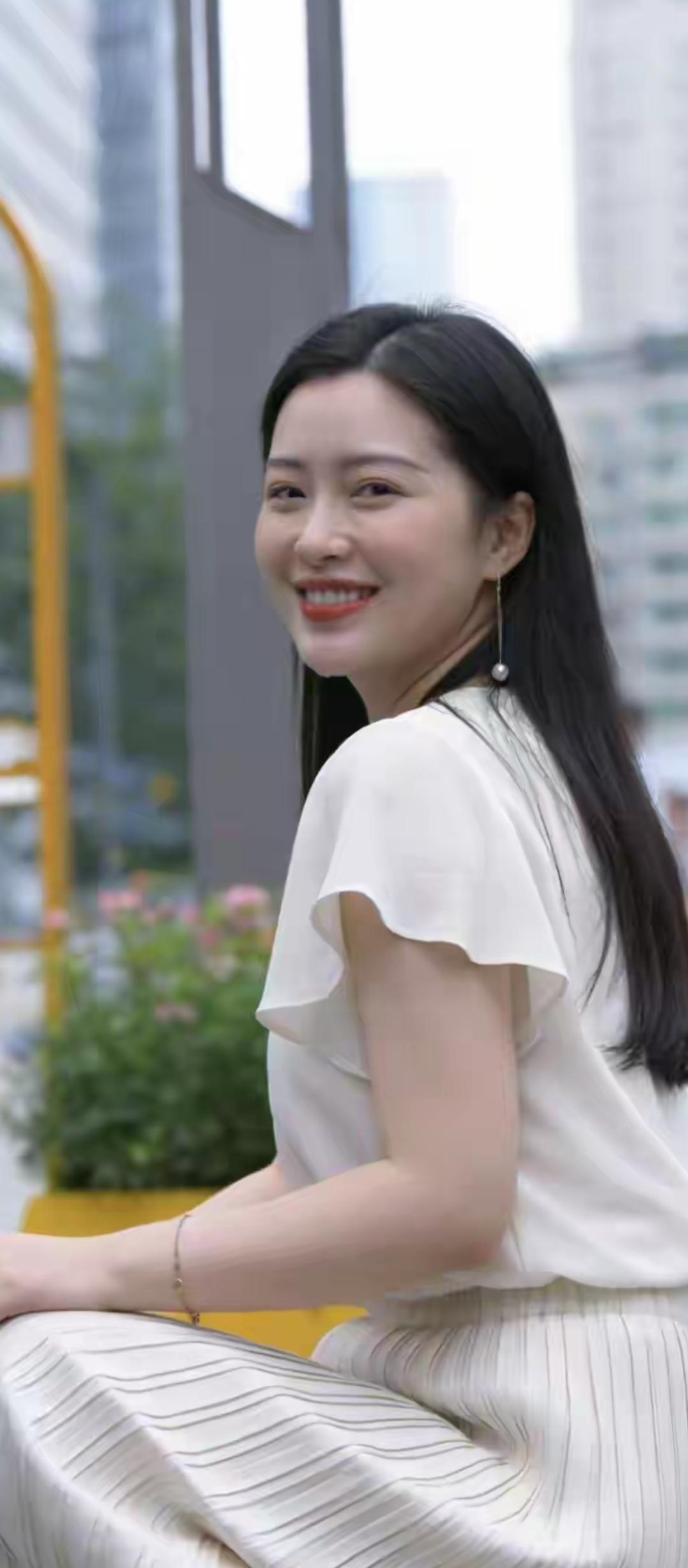 都市甜心，微笑如阳光般温暖！