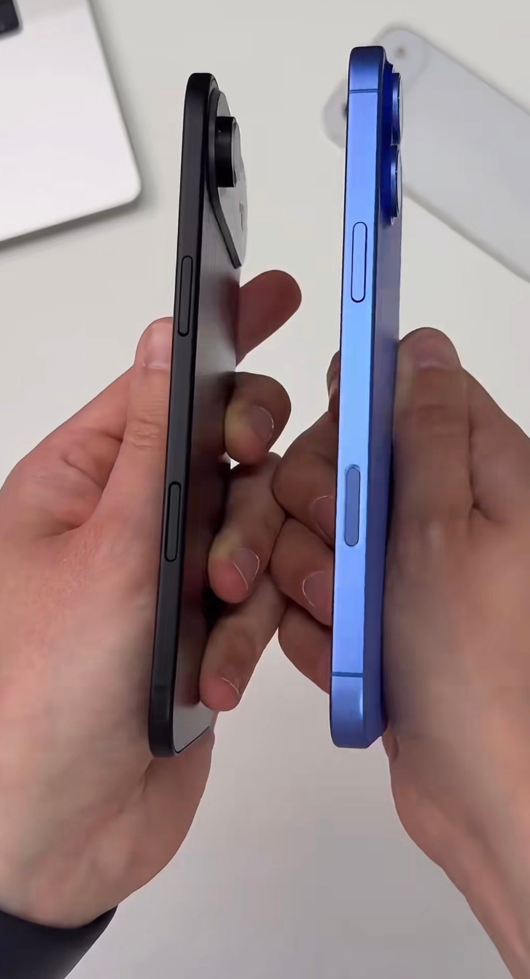 这是苹果即将发布的iPhone17Air，和16Plus放在一起比较一下