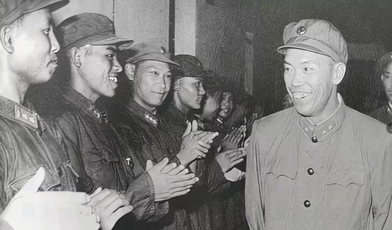 到了晚年，开国中将梁兴初回忆：“我两次去毛家湾，第一次与张国华同志一起过去，只喝