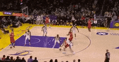 詹姆斯这个下快攻意识是真好！