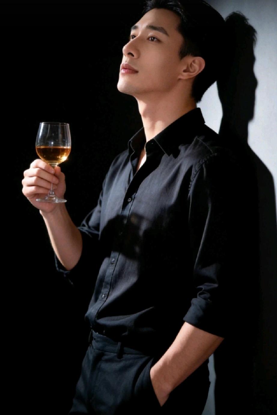 看了8部富人纪录片，我有个很强烈的感受：有钱人的生活，真的和我们想的不一样。