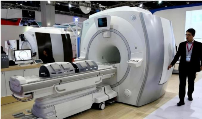 一台核磁共振仪，以前飞利浦卖我们3000万。后来，我们自己研发出来了，他扭头就卖