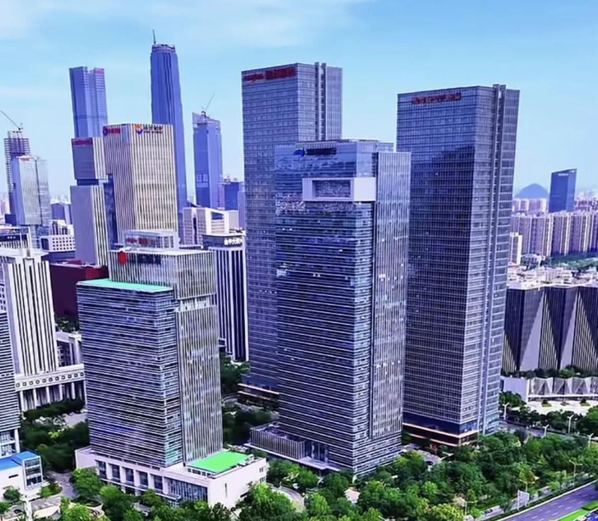 济南你早干嘛去了，十几年前你去搞这一套，疯狂的建高楼，还可以跟武汉南京成都郑州合