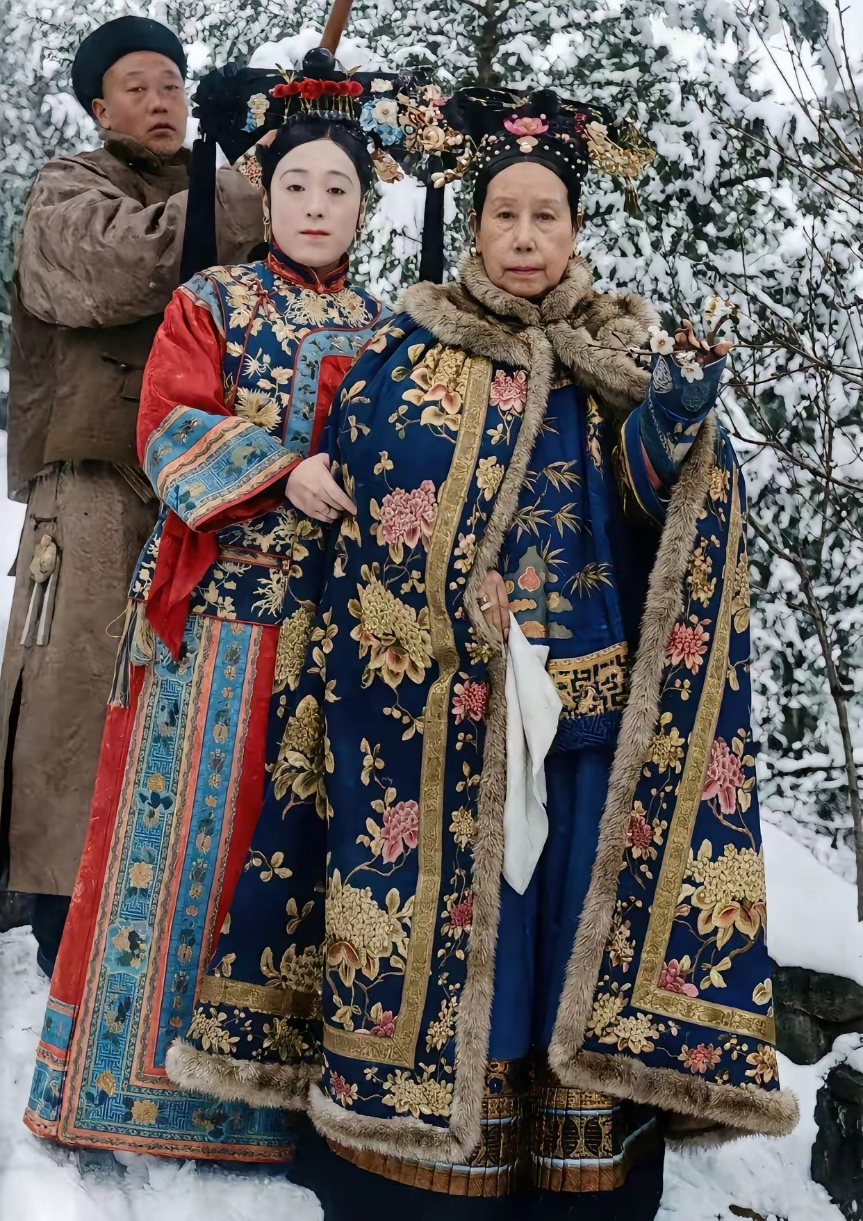 1903年，慈禧太后在颐和园赏雪留影。悼清老照片历史人物