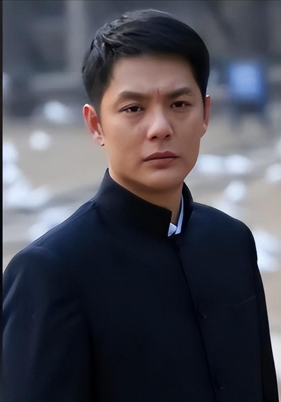 2017年，傅程鹏向结婚21年的发妻程愫提出离婚，他不要儿子、也不要财产，只想净