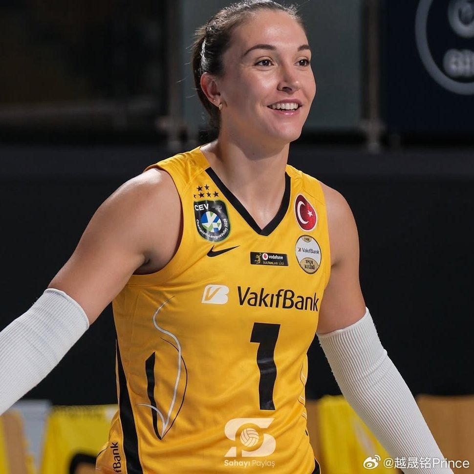 🎙️你在意大利已经待了四年，这个赛季你加盟了一家新俱乐部，征战了一个新的联赛。