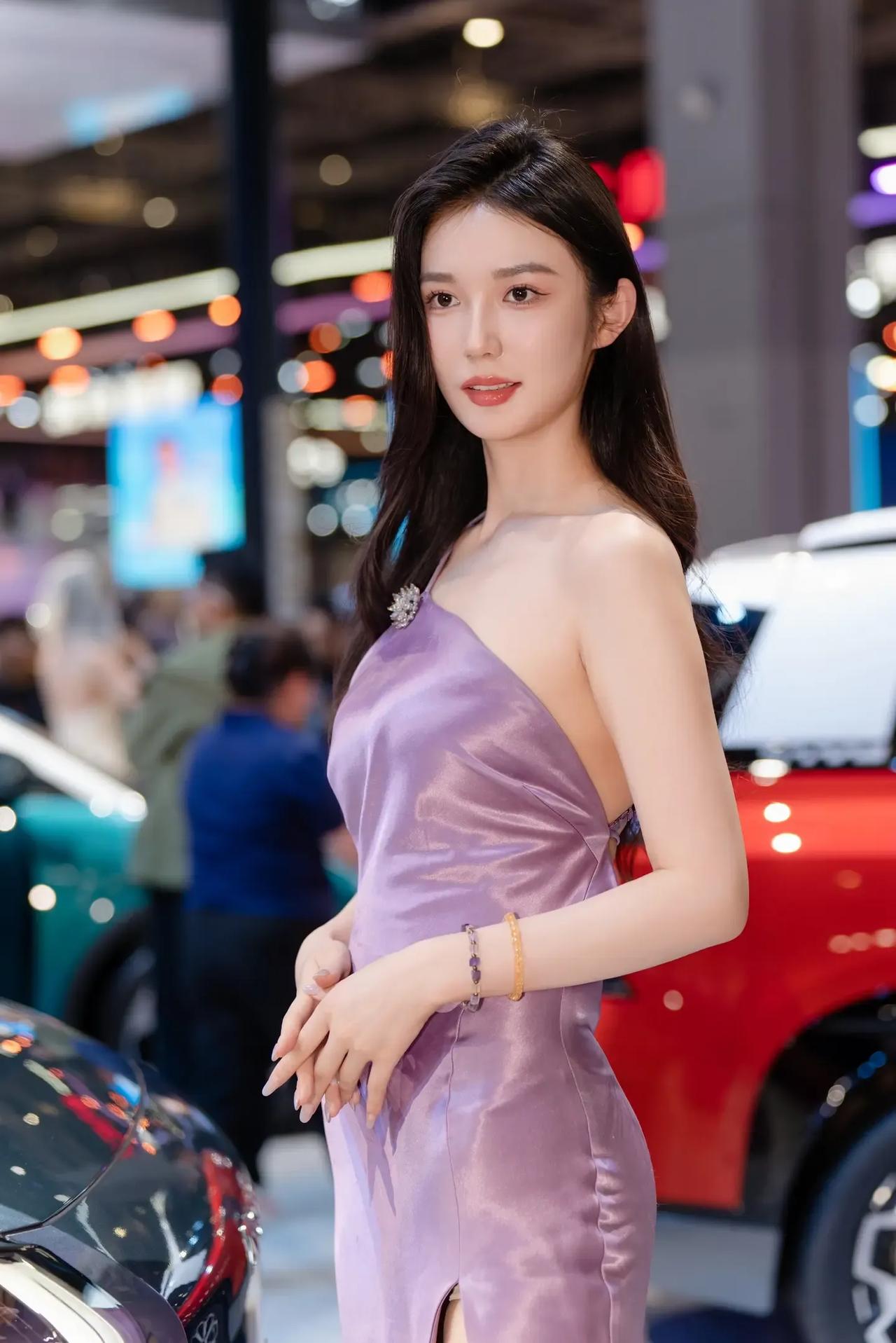 青春靓丽高颜值美女车模付梦