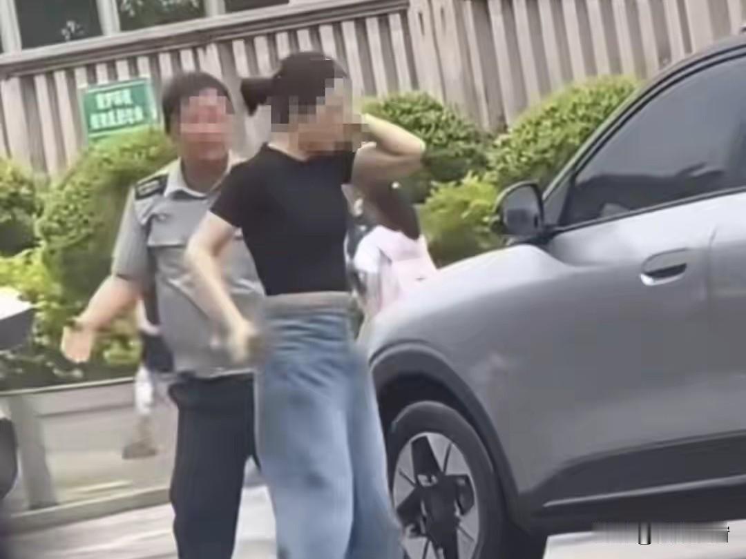 福建女司机与保安冲突事件，事实清清楚楚，责任明明白白，是非对错绝不能含糊，法律底