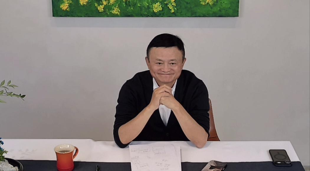 马云现身乡村教师腊八之约！11月26日，马云在线参加了与百位乡村教师的“腊八