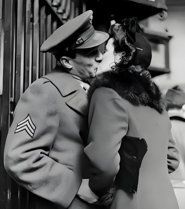 1944年，德国721细菌研究所，一位女管理员哀求负责人亨内博士吻别，博士不假思