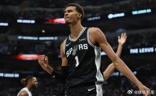 马刺129-114轻取公牛，收获九连胜，公牛则遭遇四连败。公牛全程无力反抗，前三