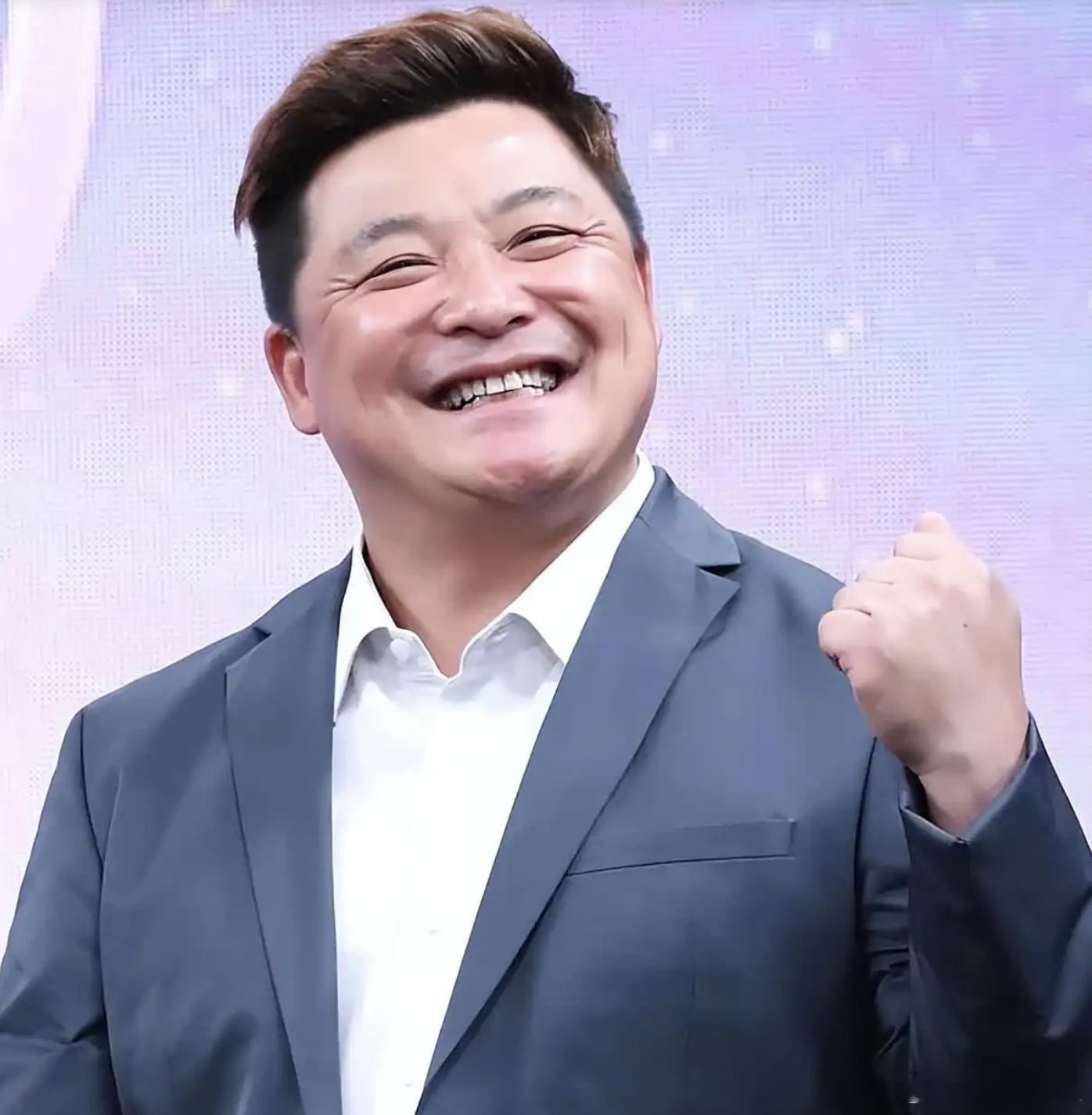 韩国喜剧演员尹正秀官宣结婚尹正秀自曝未婚妻身份据韩媒，近日，韩国喜剧演员尹正秀