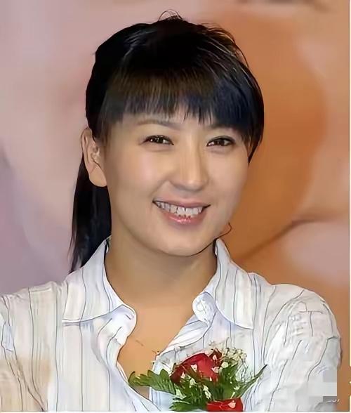 “嫌贵就别买，穷得理直气壮”，凌晨的直播间里，闫学晶这句带火的话，瞬间击碎了观众