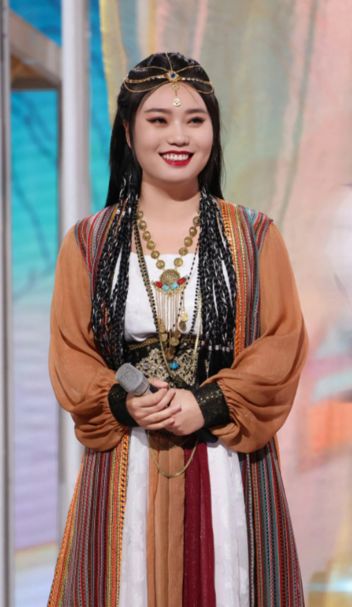 李雪琴都可以走颜值路线了，仔细看可以吊打娱乐圈众多女明星，长得漂亮还有才华