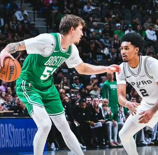 马刺125-116击败凯尔特人，谁是本场赢球功臣，数据不会说谎今天被阿德巴约8