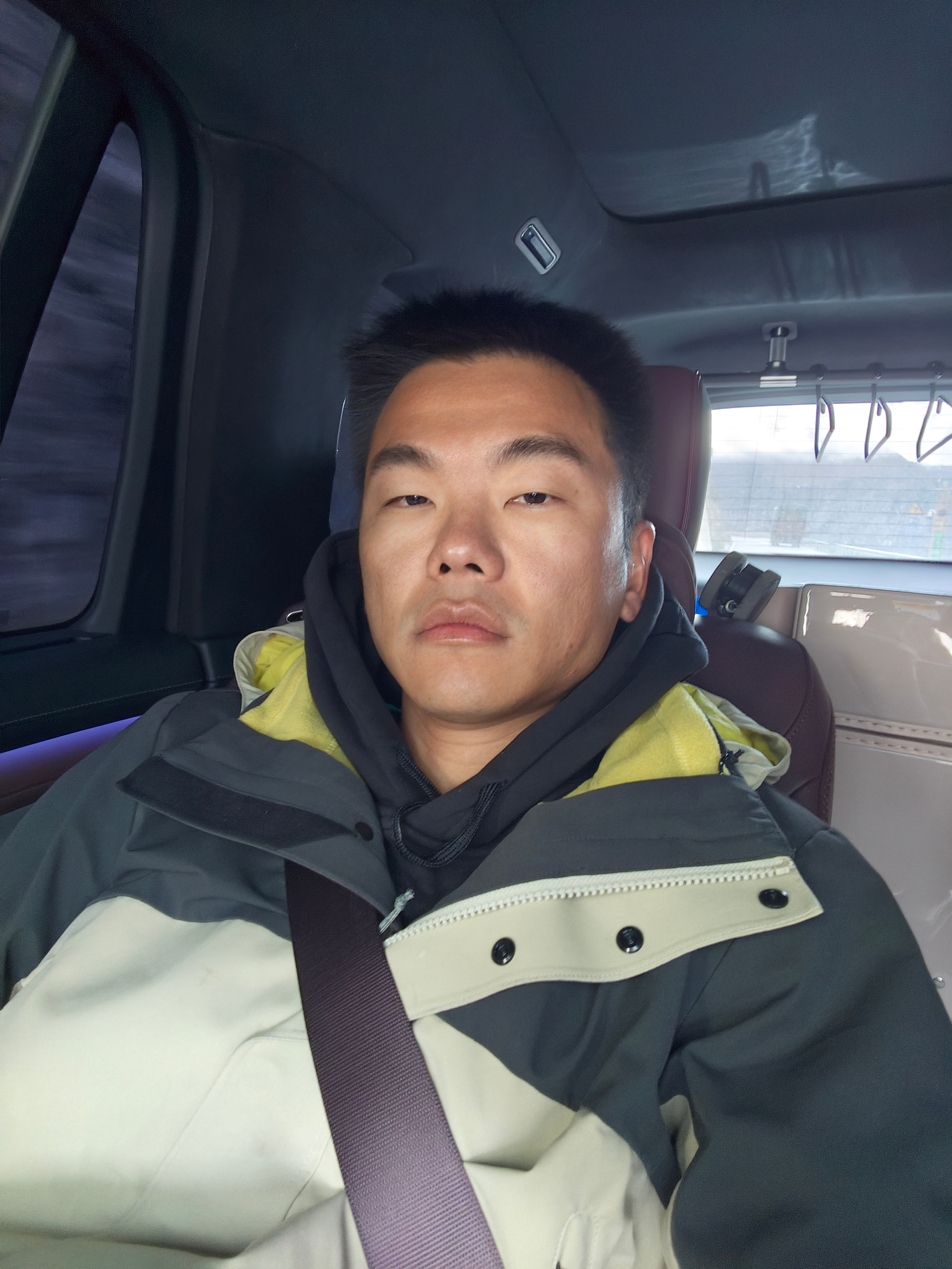 丸啦丸啦……高兴得太早了，高反没啥事，但是昨天在左贡看露营地的时候着凉了[捂脸哭]