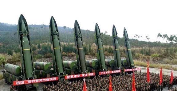 中国目前的兵力能否与美国抗衡？这么说吧，中国现在的实力别说抗衡了，都能把美国按在