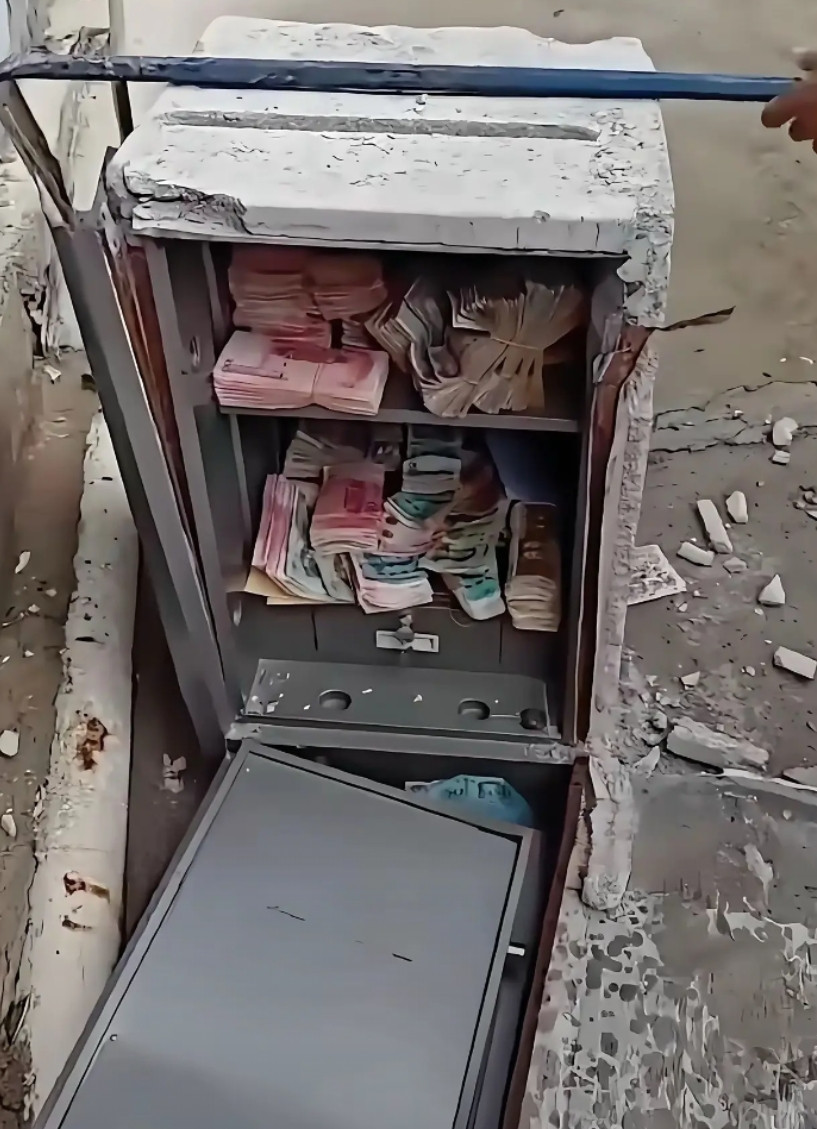 老人收废品积攒下来的
