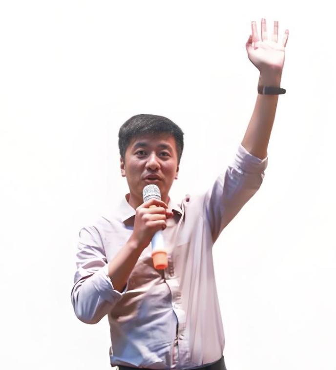 刚刚写完张雪峰的悼文，说实话，作为他的媒体同行，我的心情无比沉重。我在这篇悼文的