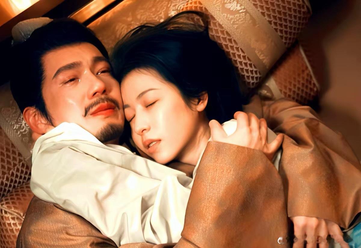 刚看完《太平年》大结局，脸还热着眼泪。孙太真在钱弘俶怀里喃喃：别把我埋进那又暗又